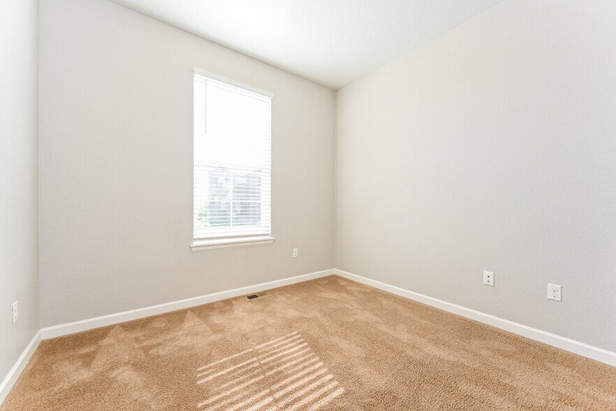 Building Photo - 2226 Summerhill Dr