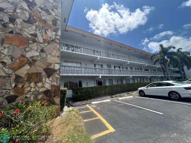 Building Photo - 2200 Springdale Blvd