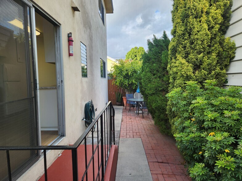 Building Photo - 1080 Termino Ave