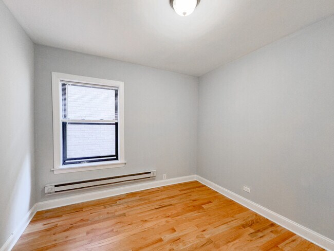 Building Photo - 3725 N Pine Grv