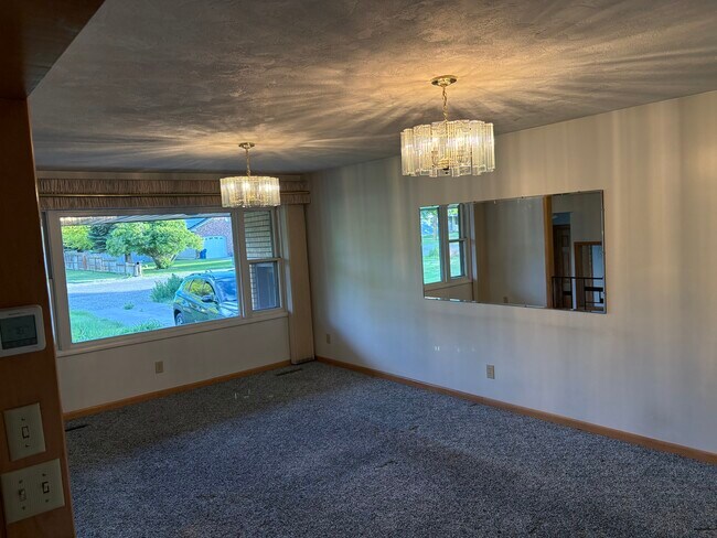 Building Photo - 788 E 1500 N