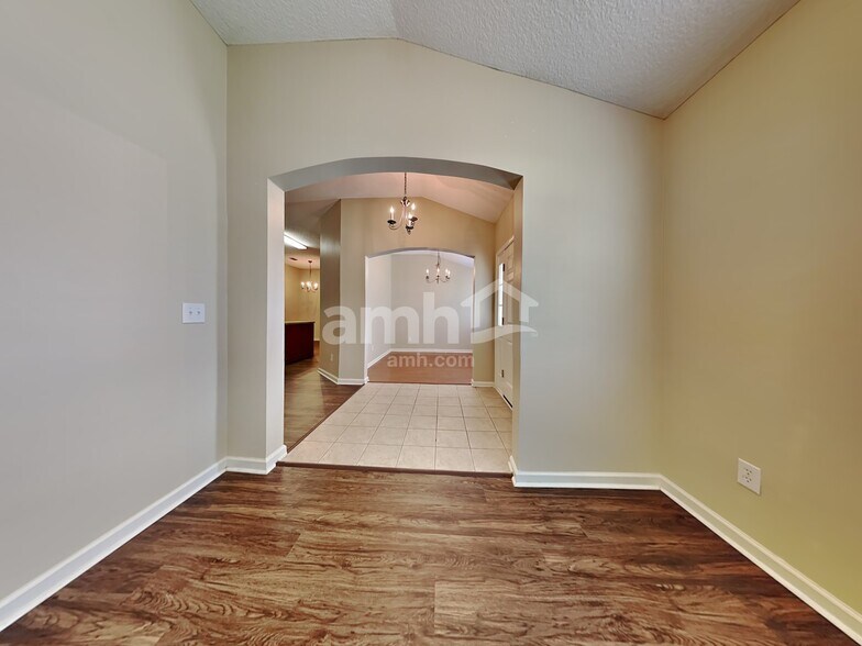 Building Photo - 7152 Rapid River Dr N