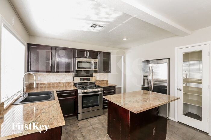 Building Photo - 1406 Harmony Hill Dr