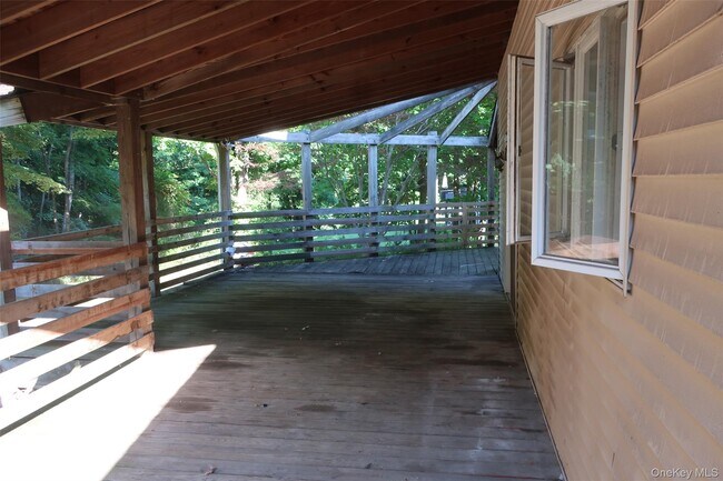 Building Photo - 9 Conklin Ln