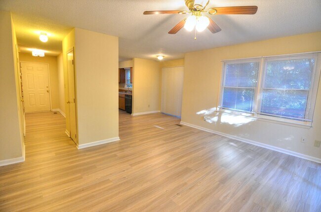 Building Photo - Two Bedroom Townhome with Private Wraparound Deck in Carrboro!