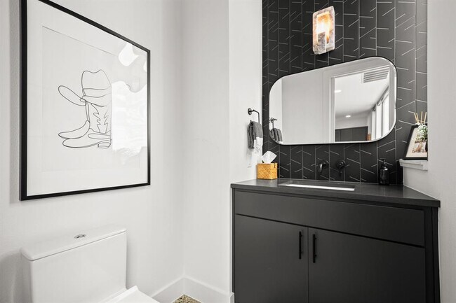 Building Photo - 3406 E 17th St