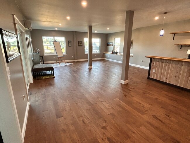 Building Photo - 4 Southern Way Ln