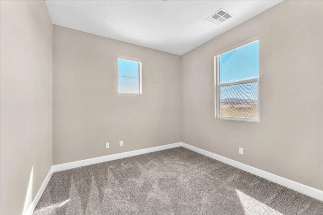Building Photo - 4-Bedroom Tuscany Townhome with Strip & Golf Course Views