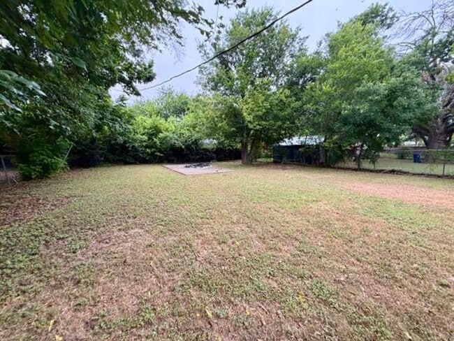 Building Photo - 600 Camp Dr