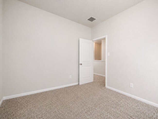Building Photo - 24811 Landolfi Dr