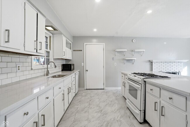 Building Photo - 3329 Melbourne Cir