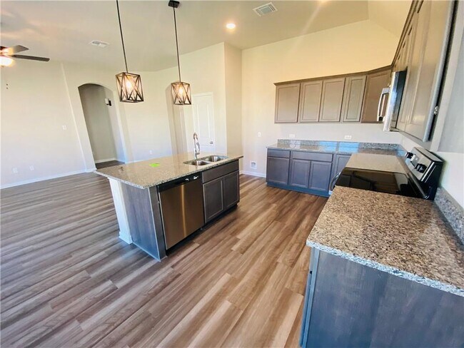 Building Photo - 721 Hollyhock Dr