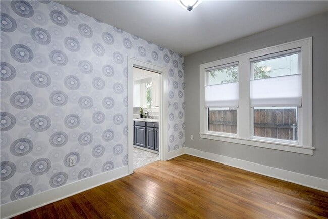 Building Photo - 705 W 35th St