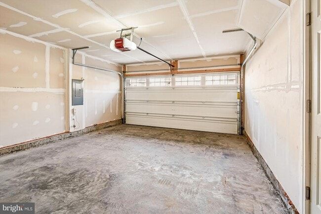 Building Photo - 7523 Holly Ridge Dr