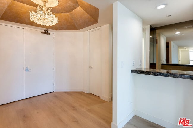 Building Photo - 10551 Wilshire Blvd