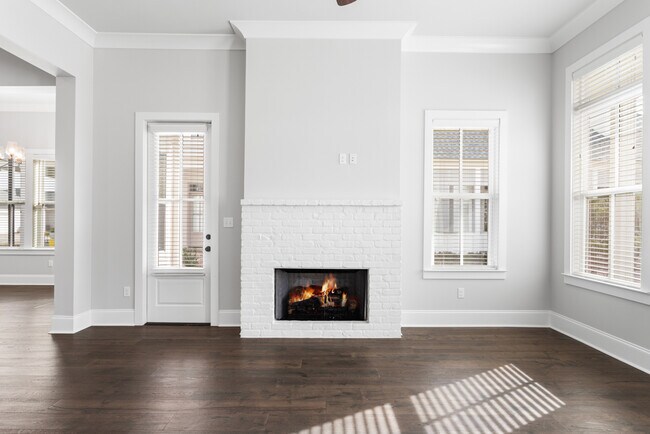 Building Photo - 2048 Perennial Ln