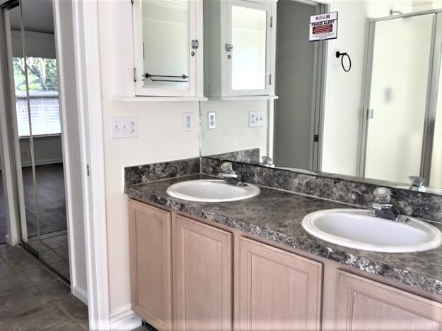 Building Photo - 121 Nottingham Dr E