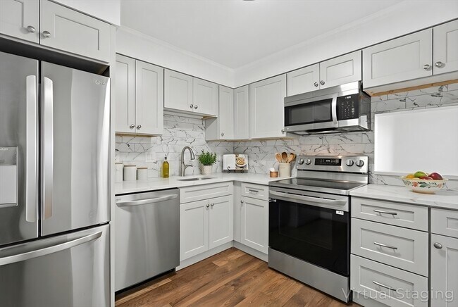 Building Photo - 2 Summit Dr