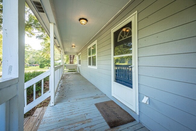 Building Photo - Peaceful Country Living on 2.4 Acres in Saucier