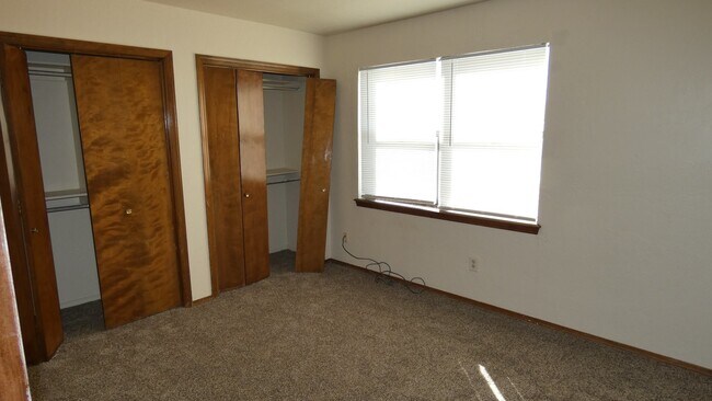 Building Photo - 4034 NW Ozmun Ave