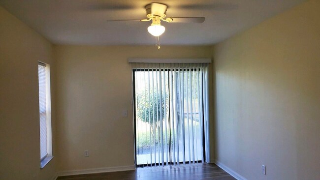 Building Photo - 607 SW Lucero Dr