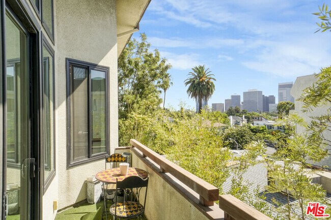 Building Photo - 1277 S Beverly Glen Blvd