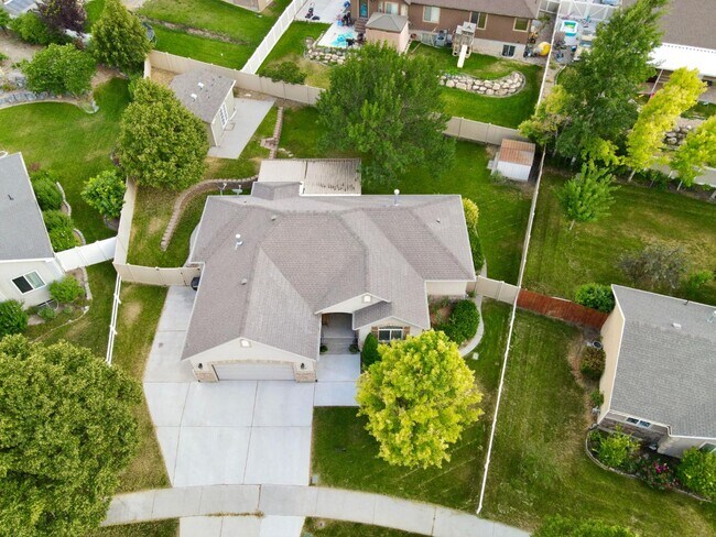Building Photo - 207 S 50 W