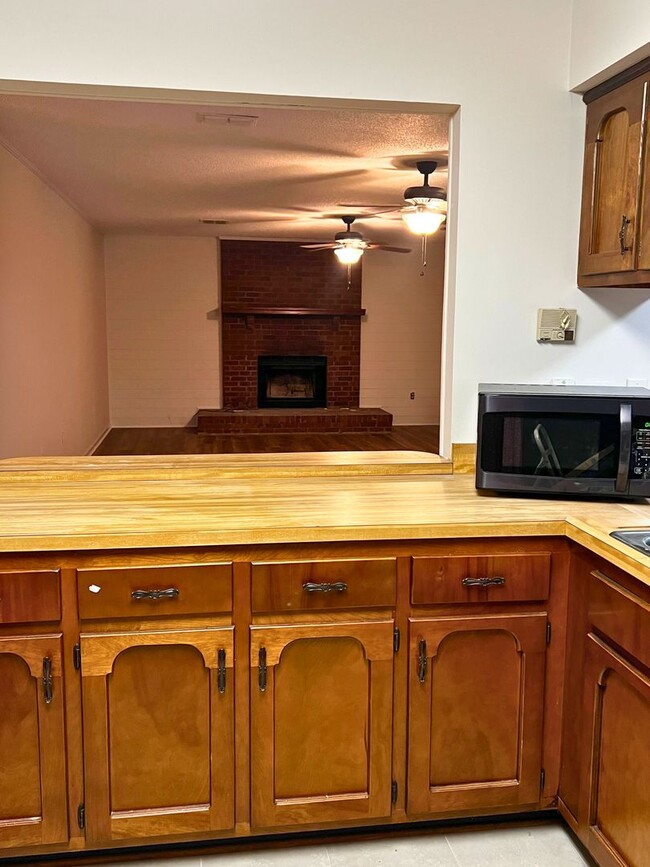 Building Photo - Charming 3-Bedroom Home on 2 Acres – Lands...