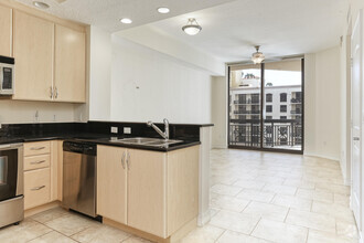 Building Photo - 701 S Olive Ave
