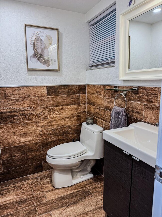 Building Photo - 7830 Dickens Ave