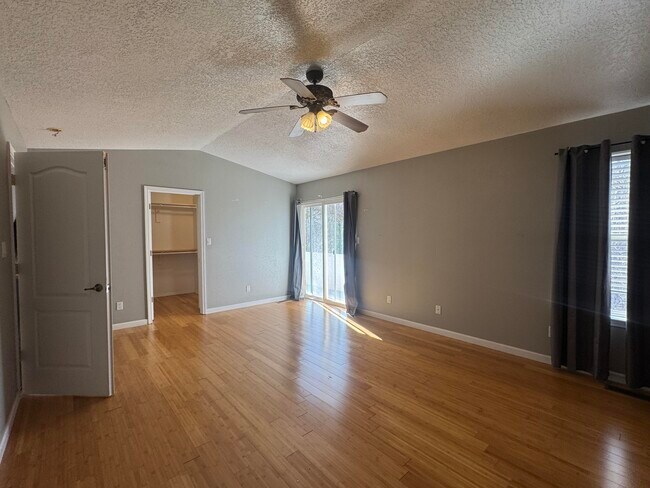 Building Photo - 8808 Vallejo Pl NE