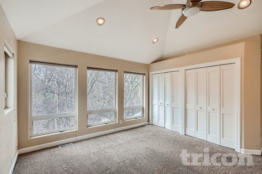 Building Photo - 2296 Highwood Ave E