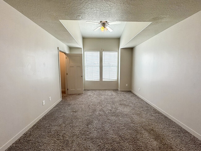 Building Photo - 699 E 355 N