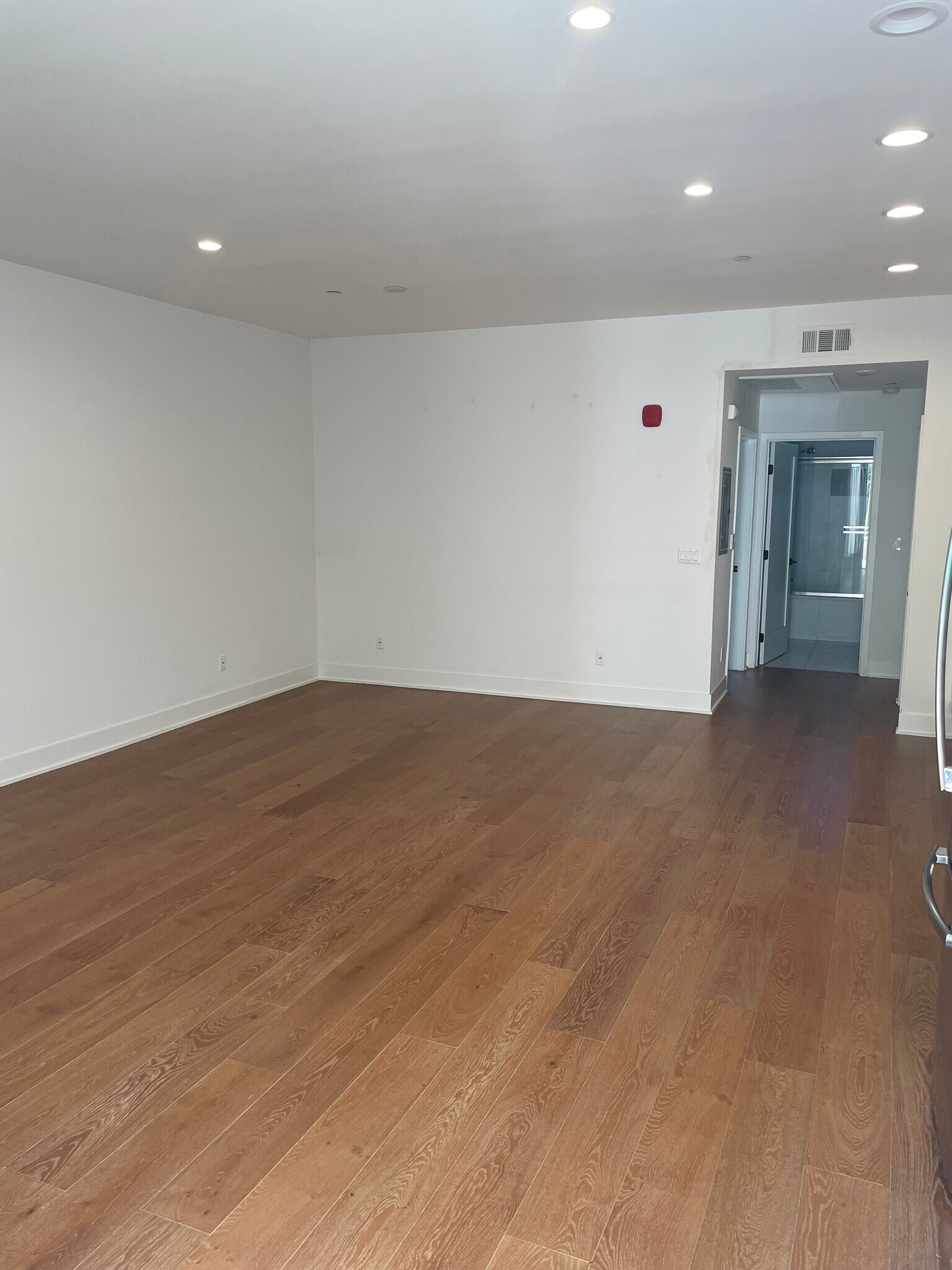 Building Photo - 288 S Oakland Ave