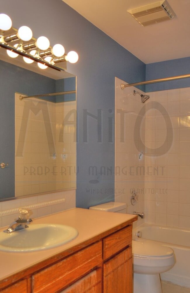 Building Photo - Sprawling Liberty Lake Home