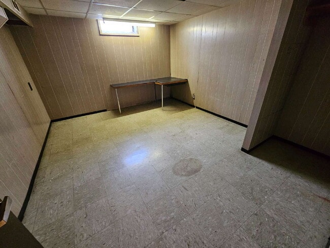Building Photo - 2 Bedroom, 2 Bath Duplex, Huge Basement with 2-Car Garage – St. Clair Shores