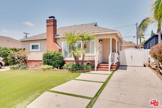 Building Photo - 6335 W 85th Pl
