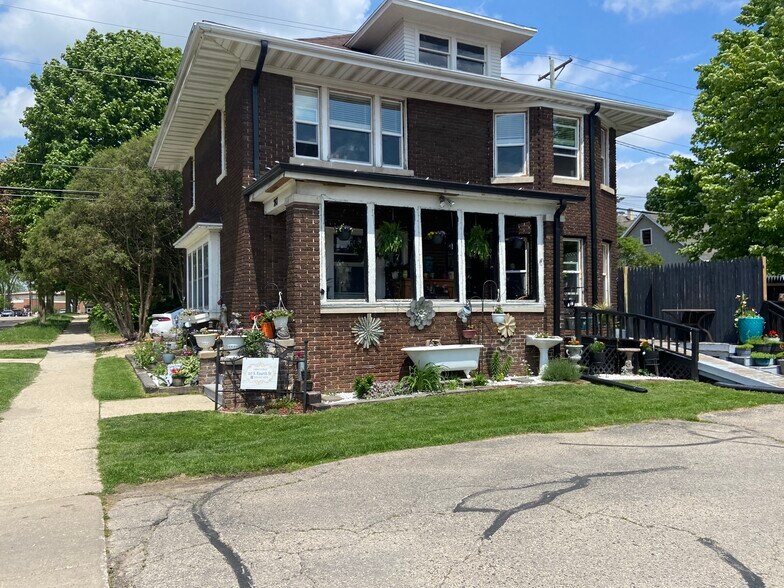 Building Photo - 217 S 4th St