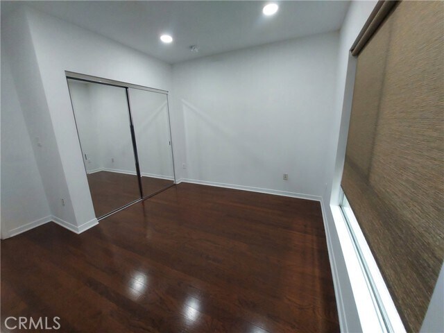 Building Photo - 159 W Green St