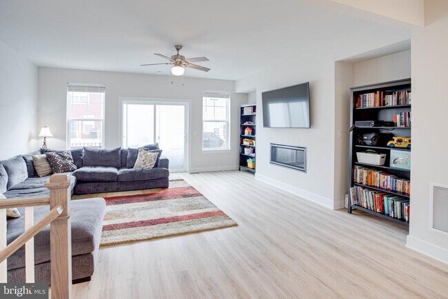 Building Photo - 1576 Meadowlark Glen Rd