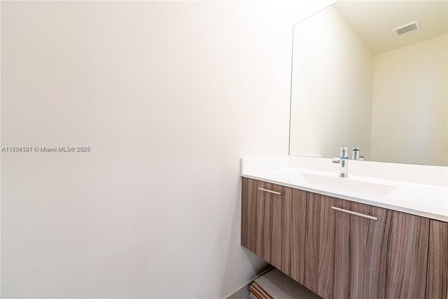 Building Photo - 6425 NW 103rd Pl