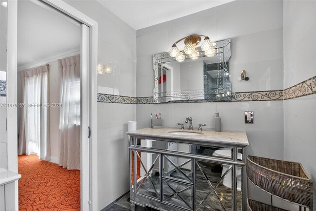 Building Photo - 268 SE 8th Ave