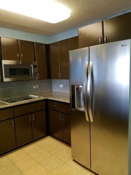 Kitchen - 2575 Kuhio Ave