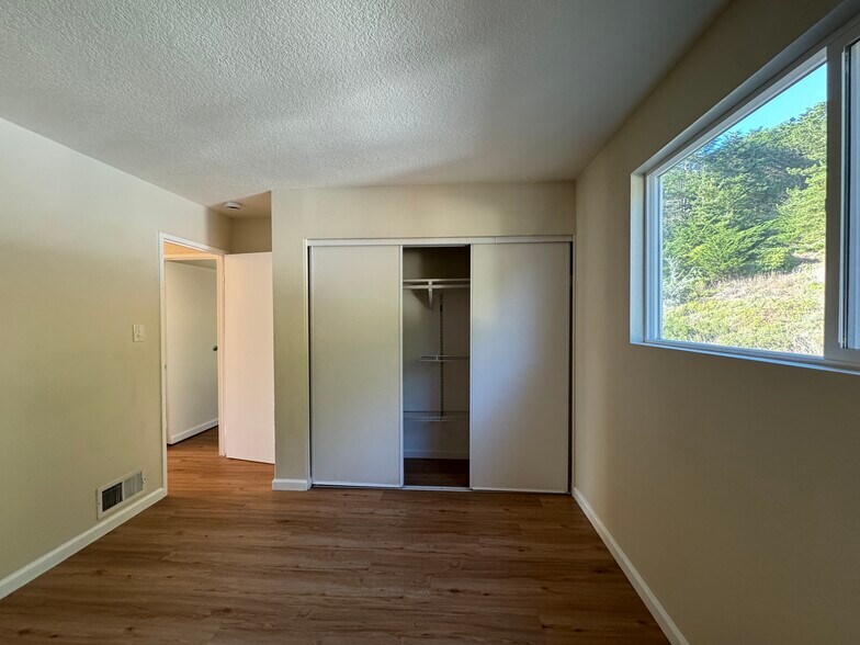 Building Photo - 211 Catalina Ave