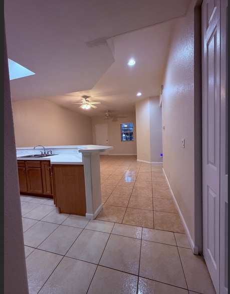 Building Photo - 10280 SW Stephanie Way