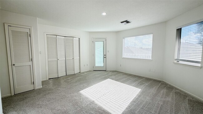 Building Photo - 4601 Country Club View