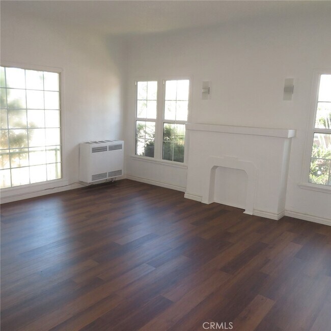 Building Photo - 1464 W 47th St
