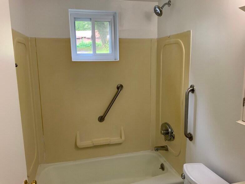 Building Photo - 300 Ketchamtown Rd