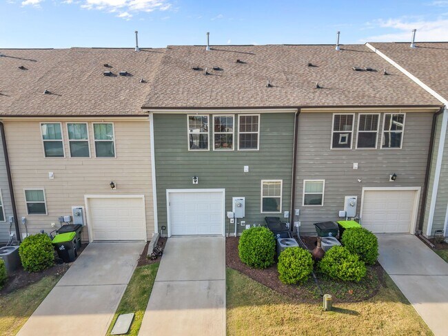 Building Photo - 1709 Shady Oaks Dr