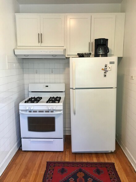 Building Photo - 2520 N Sawyer Ave